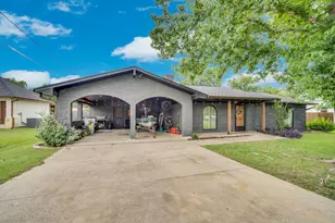 605 W Third St, Maypearl, TX 76064 - Photo 4