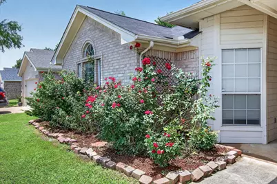 1704 N Bent Tree Trail, Grand Prairie, TX 75052 - Photo 2