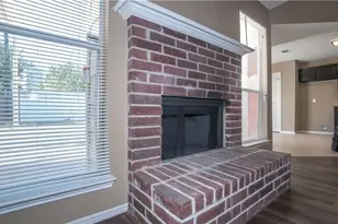 1512 Manitoba Ln, Glenn Heights, TX 75154 - Photo 4