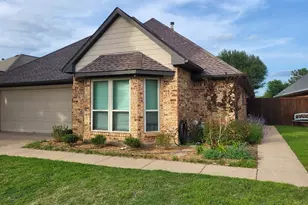 2806 Laurel Oaks Dr, Garland, TX 75044 - Photo 2