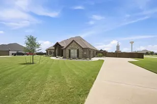 361 Crosswind Dr, Waxahachie, TX 75167 - Photo 2