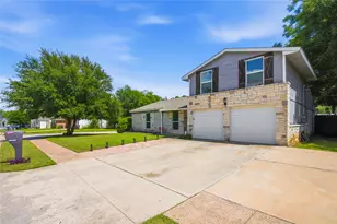 4100 Coronet Ln, Arlington, TX 76017 - Photo 10