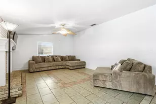 4100 Coronet Ln, Arlington, TX 76017 - Photo 12