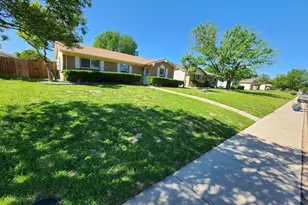 924 Meadow Mead Dr, Allen, TX 75002 - Photo 2