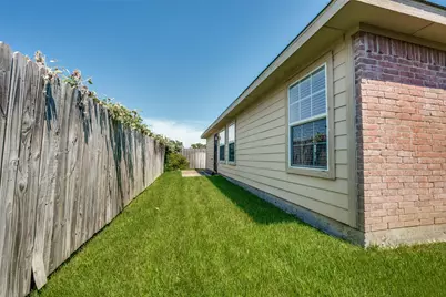 8013 Hidden Oaks Drive, Fort Worth, TX 76120 - Photo 24