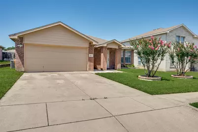 8013 Hidden Oaks Drive, Fort Worth, TX 76120 - Photo 2
