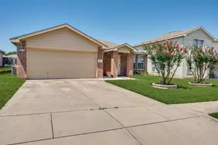 8013 Hidden Oaks Dr, Fort Worth, TX 76120 - Photo 2