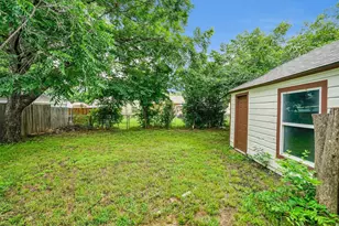 1605 Pine St, Grand Prairie, TX 75050 - Photo 24