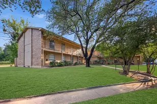 133 N Bailey Ave, Fort Worth, TX 76107 - Photo 2