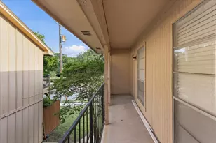 133 N Bailey Ave, Fort Worth, TX 76107 - Photo 6