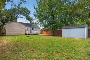 1618 Willow St, Grand Prairie, TX 75050 - Photo 4