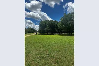 701 W Howell Street, Saint Jo, TX 76265 - Photo 8