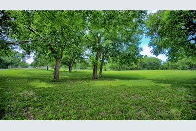 701 W Howell Street, Saint Jo, TX 76265 - Photo 6