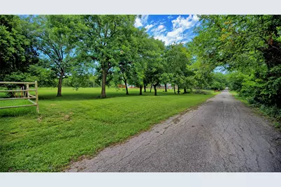 701 W Howell Street, Saint Jo, TX 76265 - Photo 12