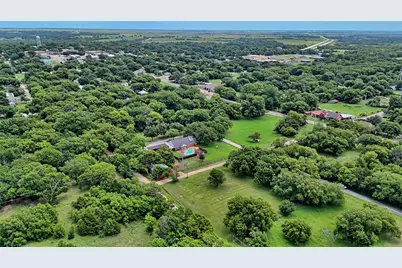 701 W Howell Street, Saint Jo, TX 76265 - Photo 4