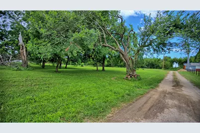 701 W Howell Street, Saint Jo, TX 76265 - Photo 10
