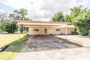 509 E Cedar St, Nocona, TX 76255 - Photo 28