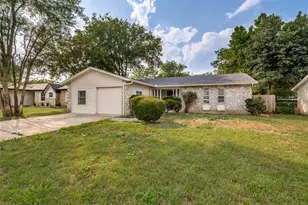 1551 Oakbrook St, Lancaster, TX 75134 - Photo 2