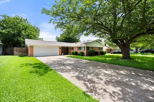 5609 Westcreek Dr, Fort Worth, TX 76133 - Photo 4
