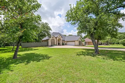 6705 Forest Oaks Court, Granbury, TX 76049 - Photo 2