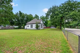 107 S Washington St, Cleburne, TX 76031 - Photo 22