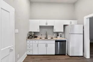 107 S Washington St, Cleburne, TX 76031 - Photo 4