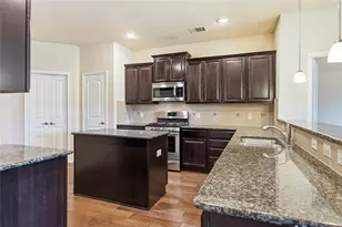 945 Lake Woodland Dr, Little Elm, TX 75068 - Photo 6