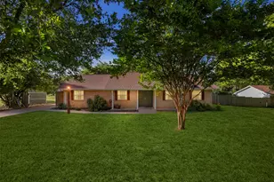 103 Cedar Dr, Oak Leaf, TX 75154 - Photo 1