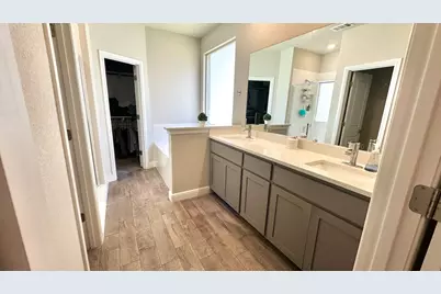 252 Drumcliffe Drive, Fort Worth, TX 76052 - Photo 8