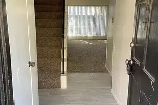 915 N Elm St, Denton, TX 76201 - Photo 2