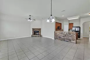 729 Red Elm Ln, Fort Worth, TX 76131 - Photo 10