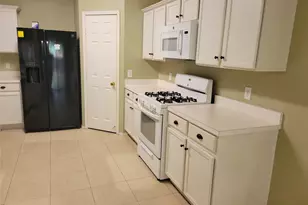 223 Baylor Dr, Glenn Heights, TX 75154 - Photo 2