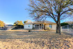1306 Laredo Dr, Granbury, TX 76048 - Photo 30