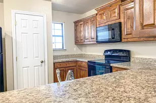1306 Laredo Dr, Granbury, TX 76048 - Photo 14