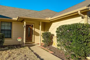 1306 Laredo Dr, Granbury, TX 76048 - Photo 2