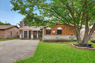 2422 Lakeshore Dr, Grand Prairie, TX 75051 - Photo 1