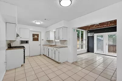 2422 Lakeshore Drive, Grand Prairie, TX 75051 - Photo 8