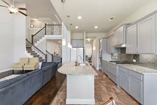 7452 Reverchon Dr, Irving, TX 75063 - Photo 8