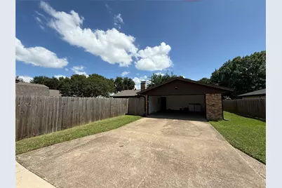 2117 Wellington Drive, Grand Prairie, TX 75051 - Photo 14