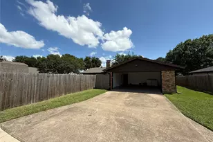 2117 Wellington Dr, Grand Prairie, TX 75051 - Photo 14