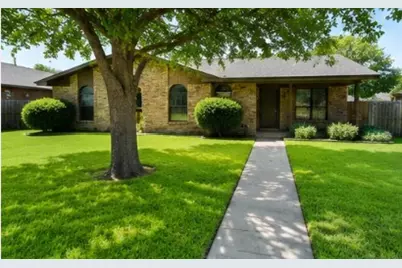 2117 Wellington Drive, Grand Prairie, TX 75051 - Photo 2