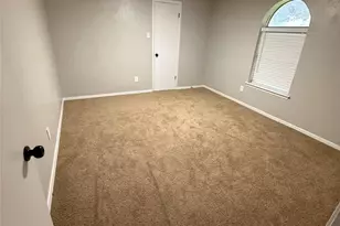 2117 Wellington Dr, Grand Prairie, TX 75051 - Photo 12