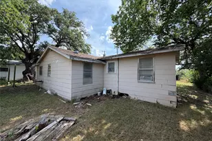 277 S Ave L, Crawford, TX 76638 - Photo 4
