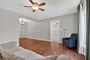 712 Edgefield Dr, Garland, TX 75040 - Photo 4