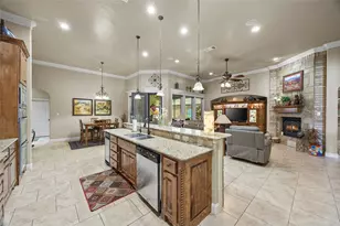 7901 Bentley Dr, North Richland Hills, TX 76182 - Photo 10