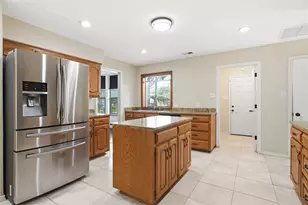 1905 Wedgewood Dr, Grand Prairie, TX 75050 - Photo 10