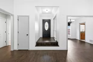 1905 Wedgewood Dr, Grand Prairie, TX 75050 - Photo 4