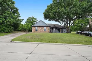 1905 Wedgewood Dr, Grand Prairie, TX 75050 - Photo 2