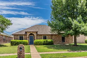 108 Oak Hollow Ln, Red Oak, TX 75154 - Photo 2