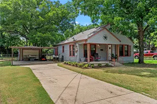 704 S Marable St, West, TX 76691 - Photo 2
